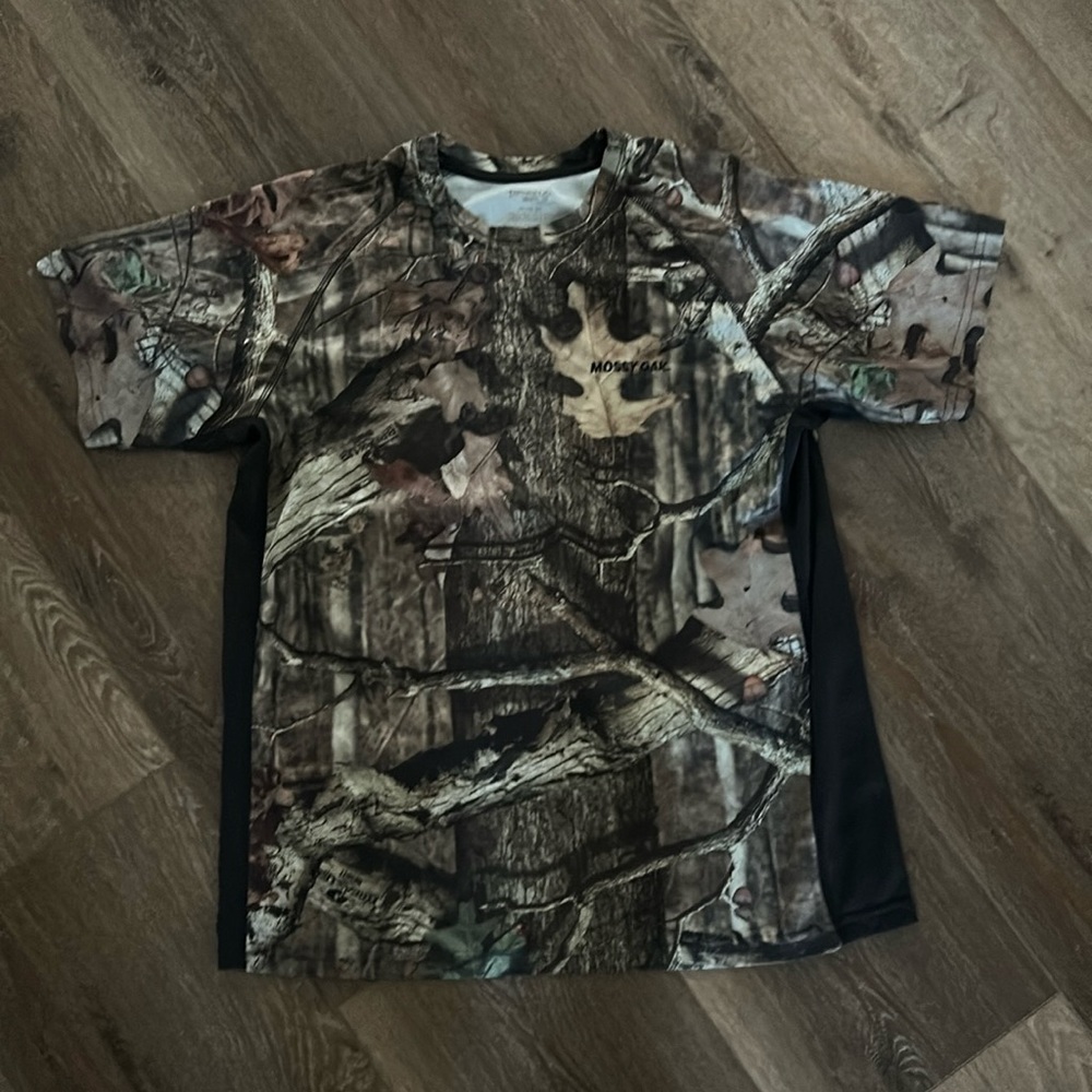 Men’s mossy oak camo shirt